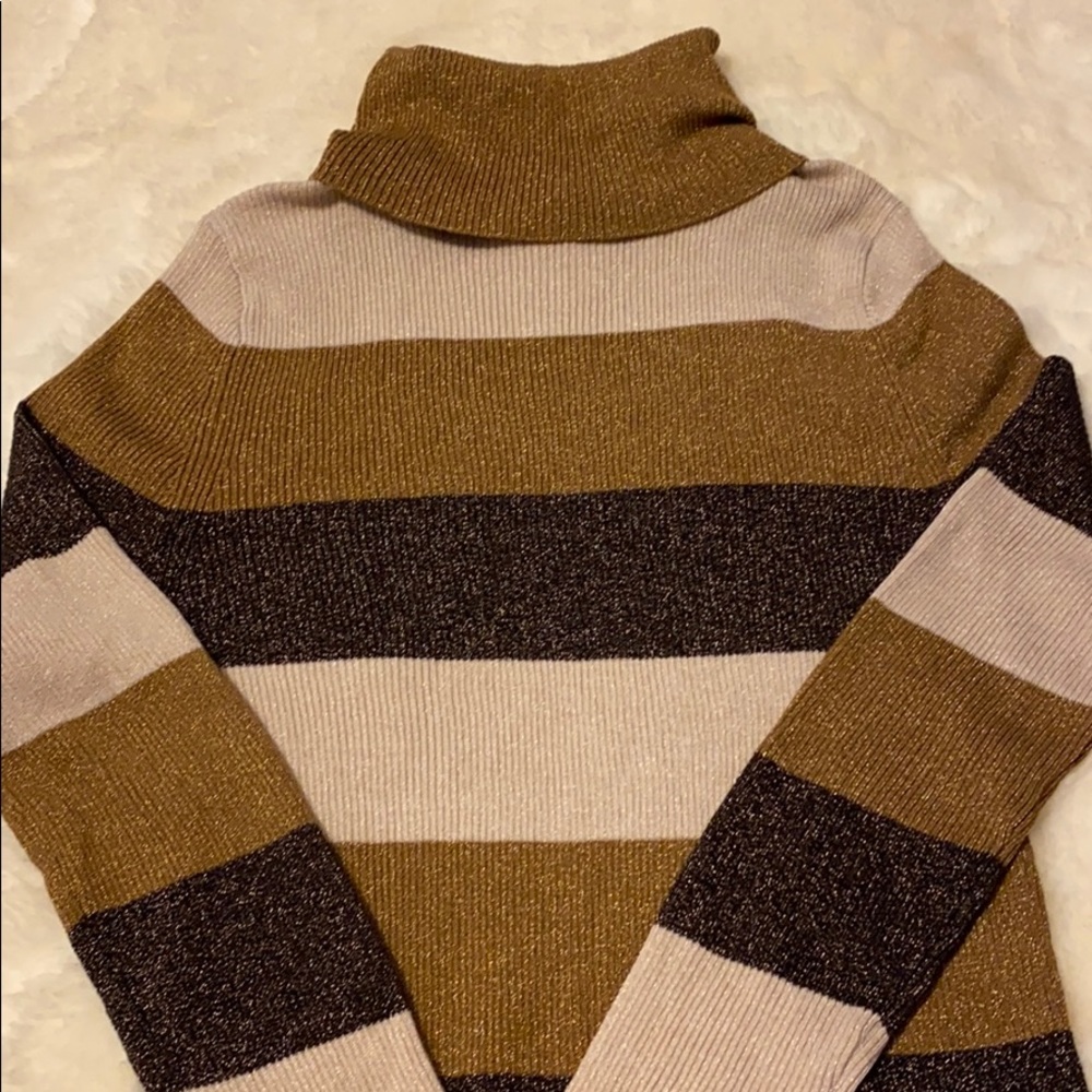 Sweater - Picture 5 of 6